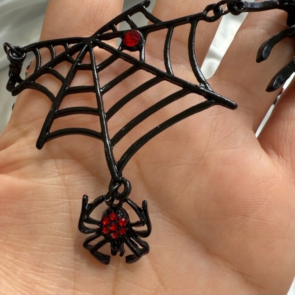 Halloween Party Black and Red Spider Web Necklace - Picture 4 of 6